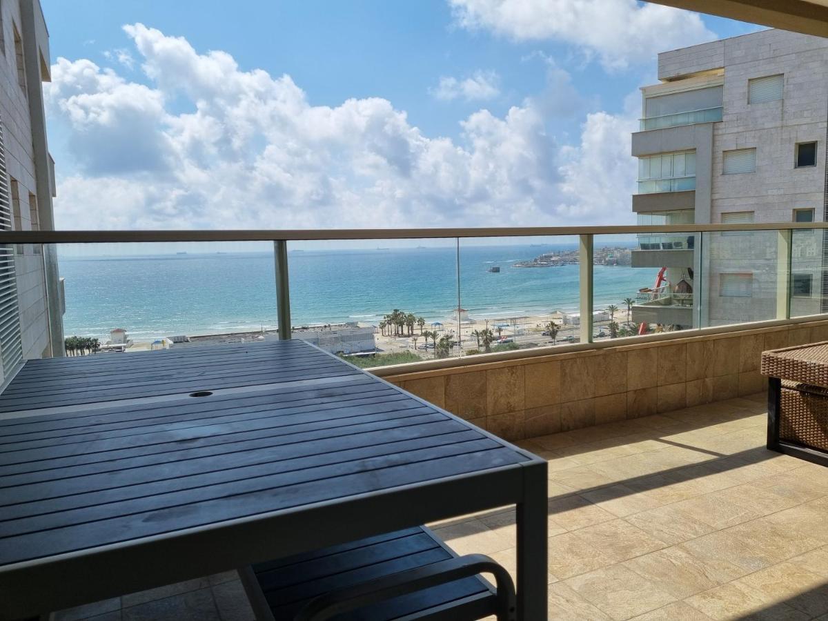 Beachfront Gallery Acre Exterior photo