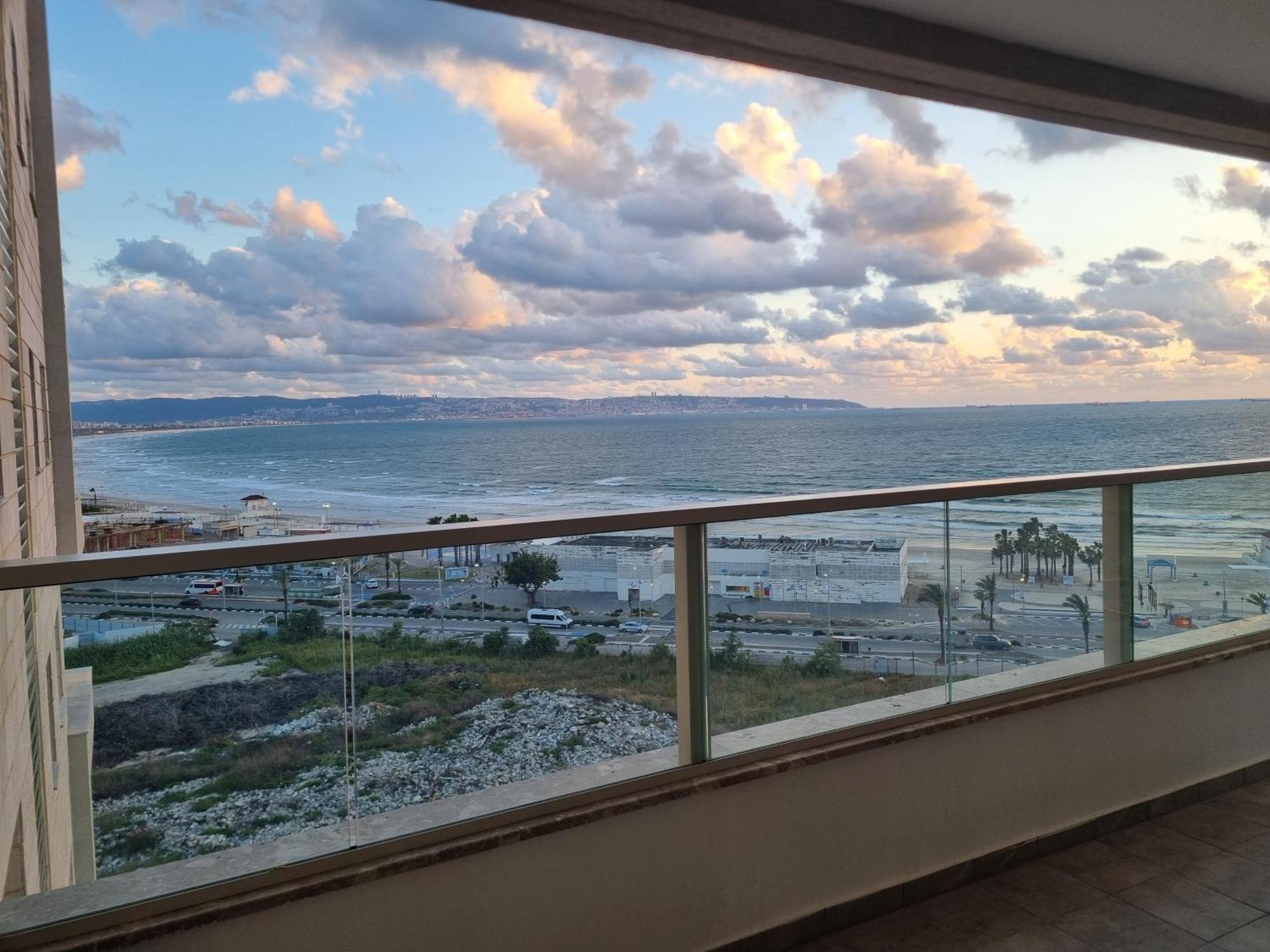 Beachfront Gallery Acre Exterior photo
